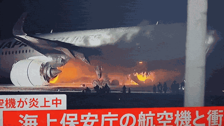 Japonia: Cinci morţi în coliziunea a două avioane pe Aeroportul Haneda