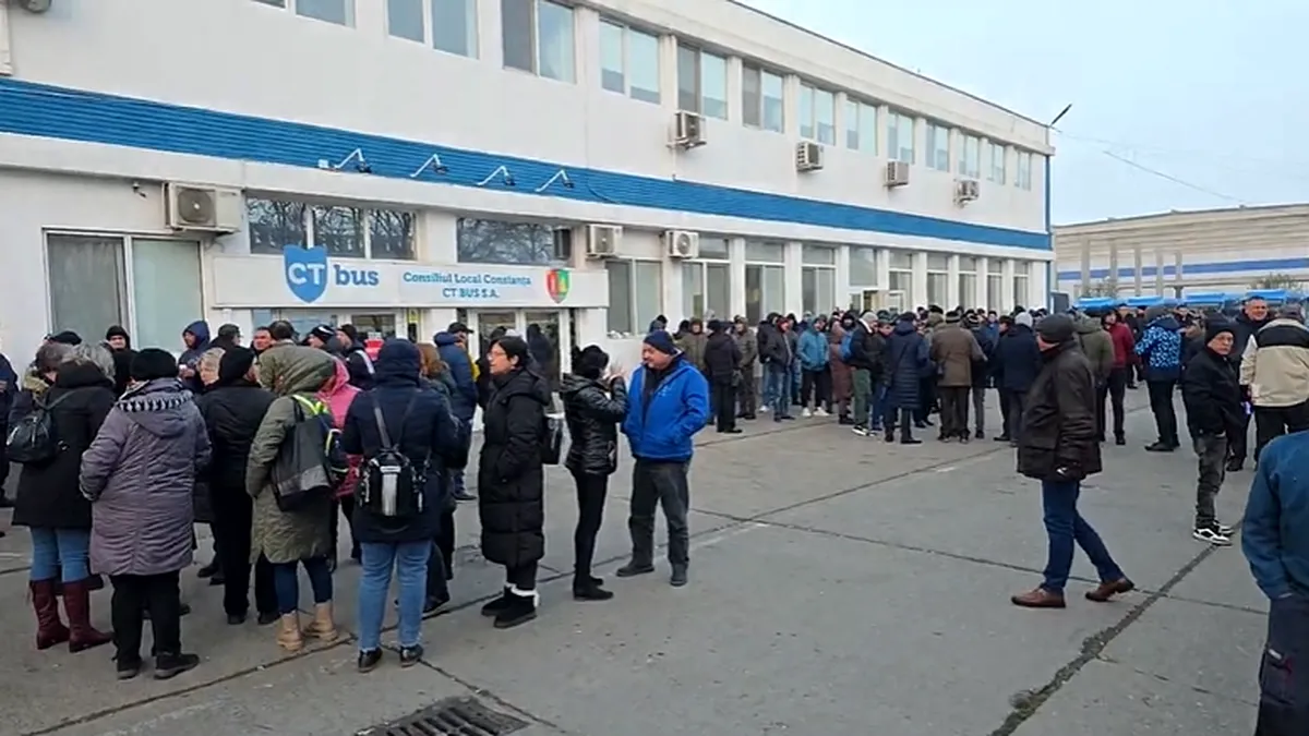 Constanța, a doua zi fără autobuze. Protest la CT BUS, peste 200 de angajați cer demisia directorului (VIDEO)