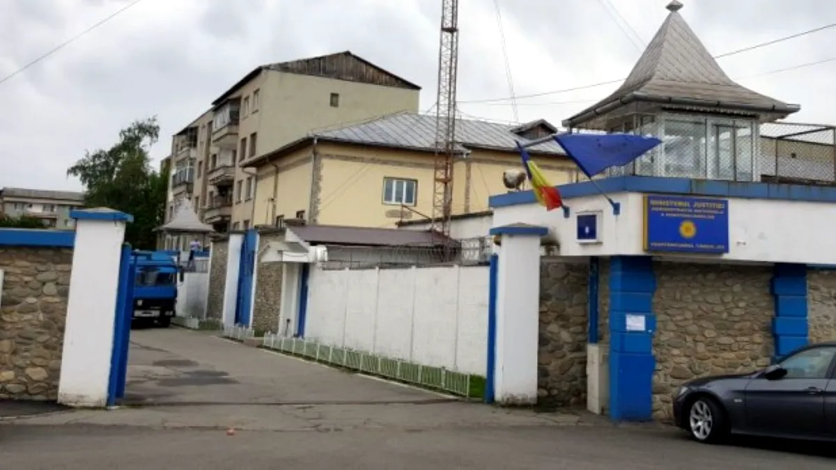 Zece deținuți de la Penitenciarul Târgu Jiu primesc burse de merit