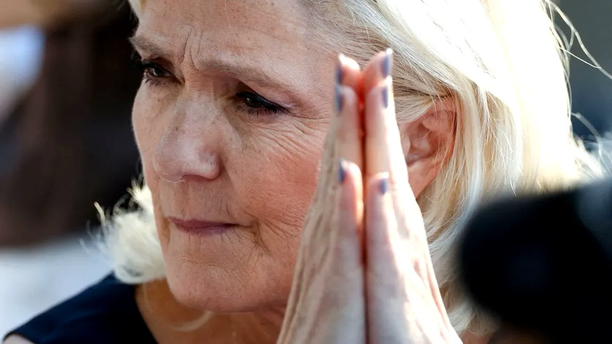 Marine Le Pen, condamnare cu brățară electronică. Extremismul ”suveranist” francez ajunge la proba penală