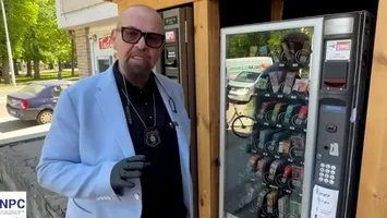 Piedone desfiinţează automatele de țigări, după un control la Suceava: Trafic la vedere şi vânzare către minori (VIDEO)
