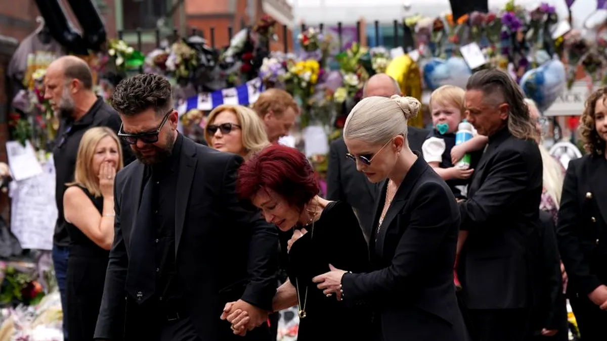 Ozzy Osbourne a fost condus pe ultimul drum de familie, fani și staruri internaționale