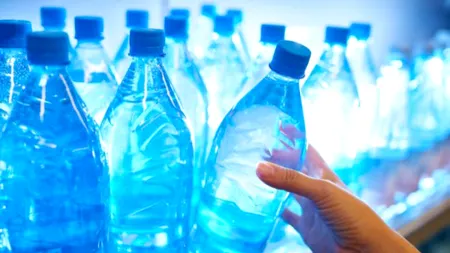 Alertă, producători de PET. După ,,succesul tehnologic” din 2024, legarea capacului de sticlă, UE mai vine cu o noutate. Potențial toxică ?