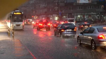 Furtună puternică în București și Ilfov. Vremea s-a dezlănțuit