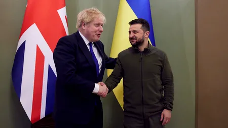Boris Johnson îi transmite lui Zelenski că este încrezător că Ucraina îşi va recupera teritoriul ocupat de forţele ruse