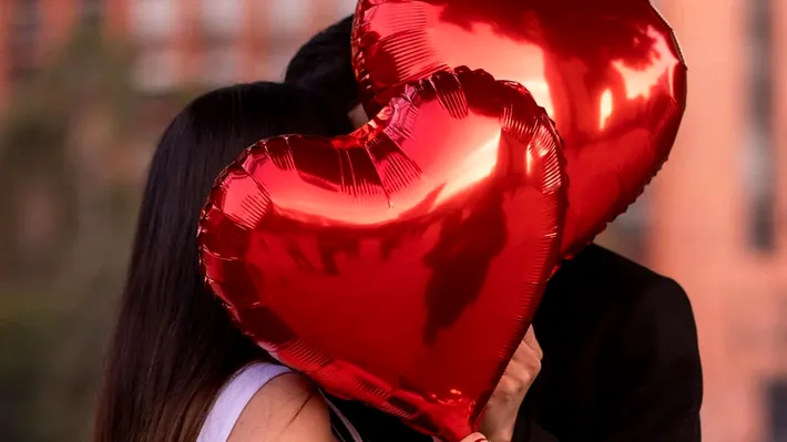 Valentine’s Day 2026: ce aleg tinerii din București și cât cheltuiesc pentru romantism