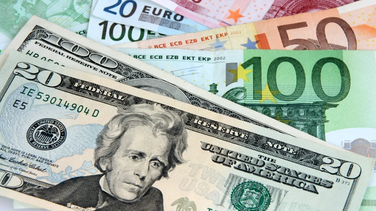 Moneda națională s-a depreciat, vineri, față de euro, la cursul oficial al BNR