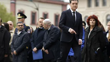 Nicușor Dan, huiduit și umilit de români: „Ruşine”, „Trădătorule”, „Pleacă în Ucraina”