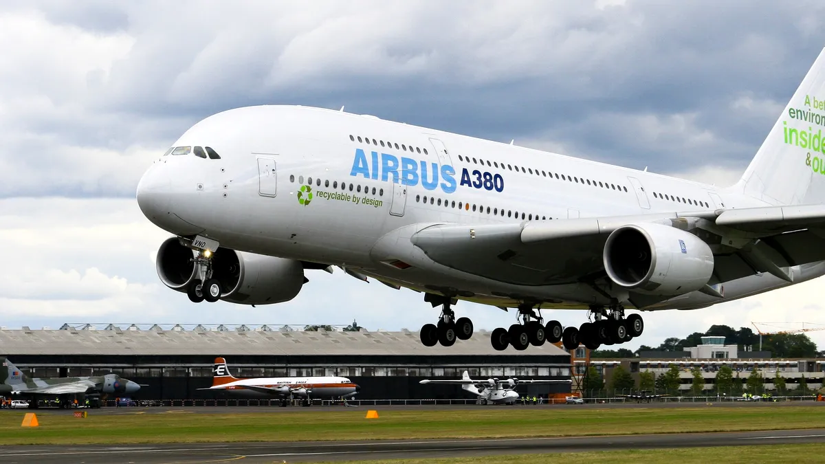 Cererea mondială de călătorii cu avionul a crescut cu peste 76%, în iunie