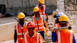 Guvernul aprobă 90.000 de lucrători străini pentru piața muncii din România, în 2026