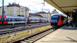 Român prins în timp ce încerca să fure un tren, în Austria. O polițistă a fost rănită