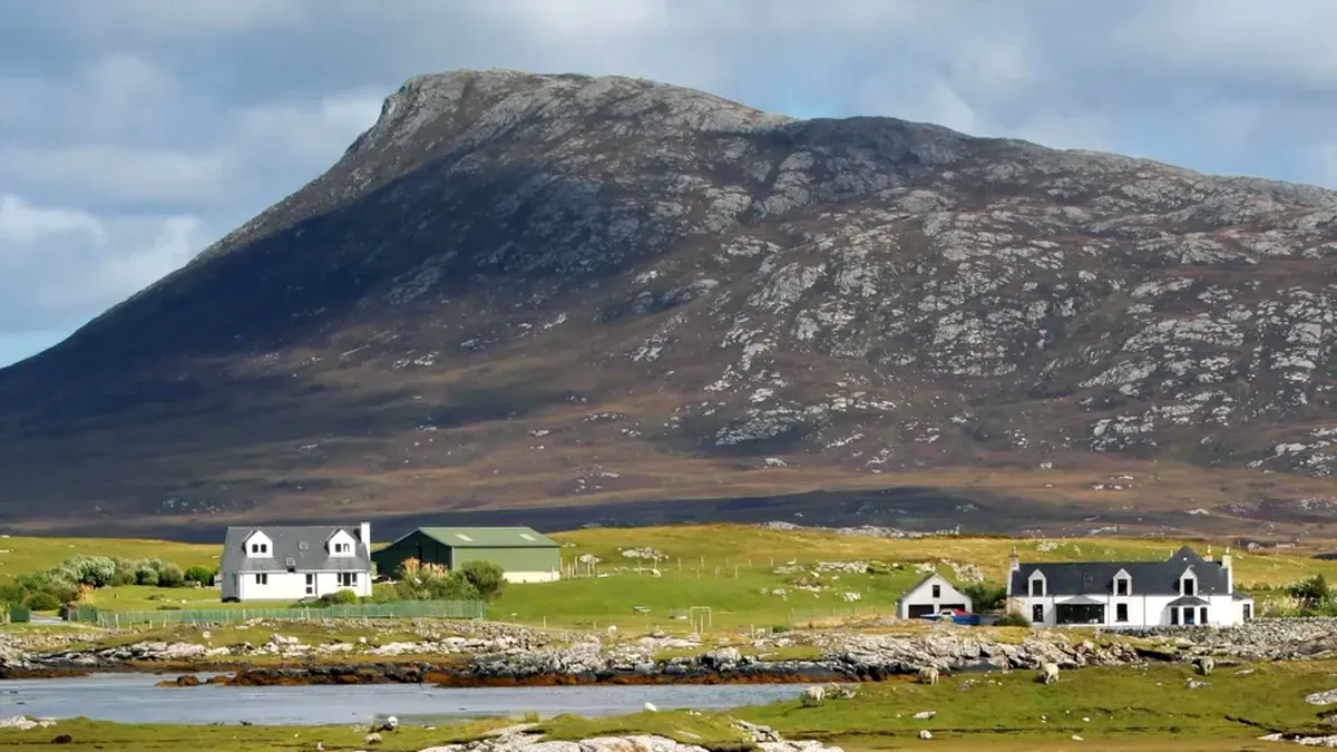 Un salariu de 150.000 de lire sterline te-ar tenta pe o insulă scoțiană?