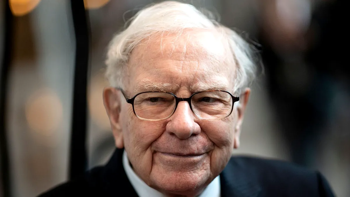 Inteligența artificială este aidoma bombei atomice, spune miliardarul Warren Buffett