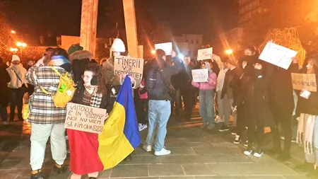 Tinerii din Galați continuă protestele: „O țară ca afară nu e legionară!”
