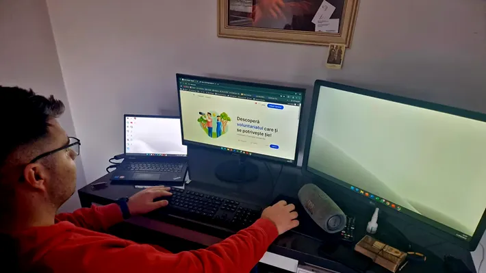 Doi tineri români au creat o platformă online pentru voluntariat