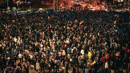 Miting proeuropean în Piața Victoriei. Susținătorii lui Georgescu, identificați de jandarmi