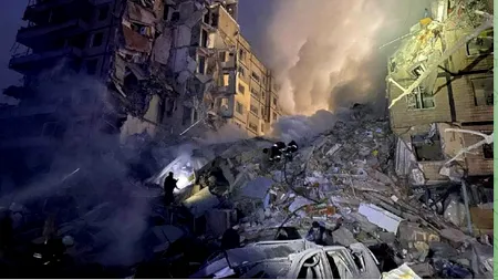 Bloc de locuințe distrus de o rachetă, zeci de morți și răniți (video)