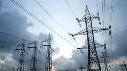 România își acoperă tot mai mult consumul din importuri. Producția de energie scade, importurile cresc substanțial