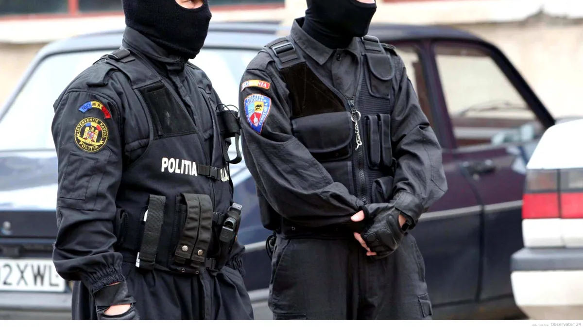 Dealer de droguri snopit în bătaie de familia unui client. Polițiștii de-abia l-au scos din mâinile oamenilor, doar pentru a-l duce în arest