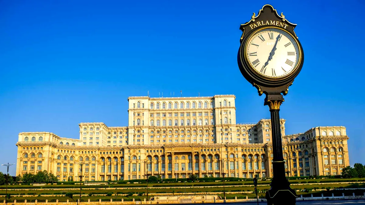 Politicienii au reluat demersurile pentru o centrală nouă la Casa Poporului. Costurile sunt pe măsură