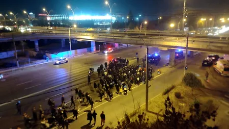 Cum se duce galeria Universității Craiova spre stadion la meciul cu Rapidul! EXCLUSIV (VIDEO)