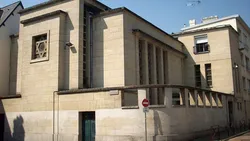 Incendiatorul unei sinagogi din Rouen, împușcat de polițiștii pe care îi ataca