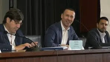 Ultimul tun al lui Iulian Dumitrescu: Peste 4.000.000 de euro pentru 42 de primari PNL