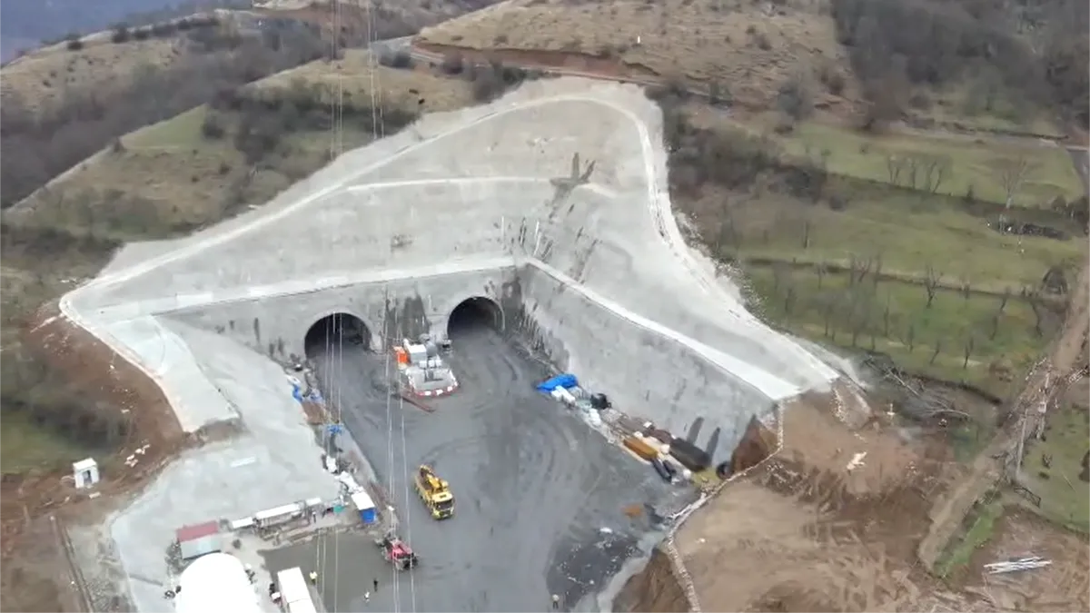 Turcii lucrează non-stop să străpungă Carpații cu cel mai dificil lot al Autostrăzii A1 Sibiu - Pitești (VIDEO)