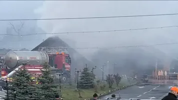 Femeie găsită carbonizată după un incendiu care a mistuit o pensiune