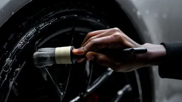 Kitul de detailing pentru începători: ce produse și accesorii merită cumpărate primele