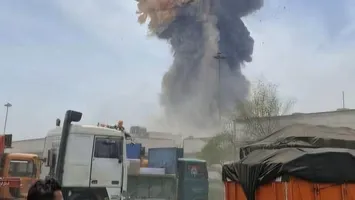 Un port comercial din Iran a sărit în aer! Explozia puternică s-a soldat cu sute de persoane rănite (VIDEO)