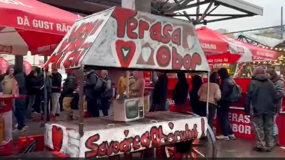 Veni, Vidi, Micii: Cum au sărbătorit bucureștenii votul cu muștar și bere, pe ploaie, în Piața Obor