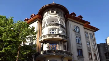Bijuterie arhitecturală în București: apartament de 550.000 de euro într-o vilă istorică