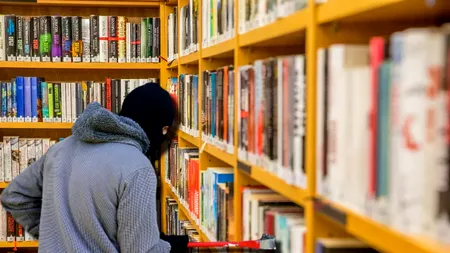 Singura librărie din Caracal, jefuită de doi localnici. Nici n-au avut ce să ia