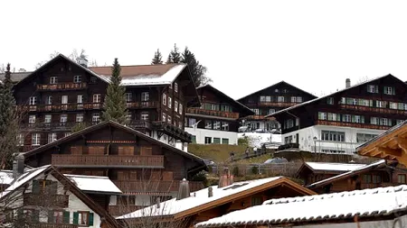 „Școala Regilor”: Cum arată paradisul bogaților unde copiii de miliardari învață să conducă lumea