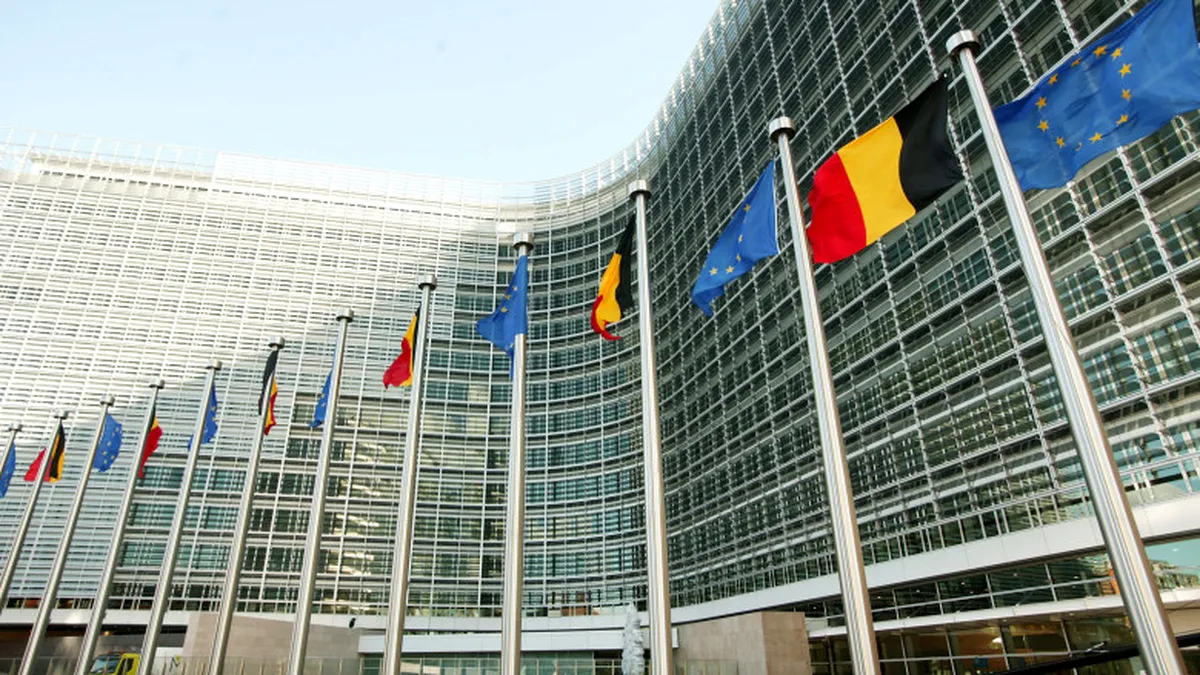 Comisia Europeană cere „imposibilul”: banii înaintea creșterilor salariale. CASS ar putea fi extinsă și la pensii