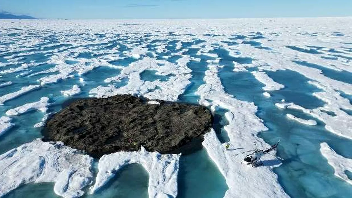 Cea mai nordică insulă de pe Terra este de fapt un aisberg acoperit cu pietriş