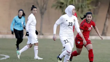 O problemă: Mai multor guverne li se cere ajutorul pentru  evacuarea jucătoarelor de fotbal din Afganistan