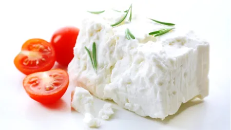 Sfaturile nutriționistului Mihaela Bilic: La salata de roșii cu brânză este bine pentru siluetă să mâncăm și o felie de pâine