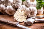 Producătorii din Buzău au creat o nouă specie de usturoi românesc, mai mare și mai gustos decât cel de import