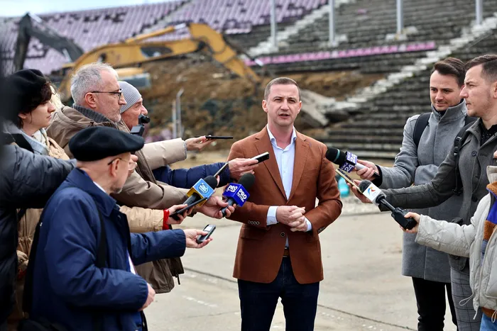 Buldozerele au pus la pământ un stadion legendar din România! Se face loc unei arene de 136 milioane euro