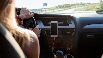 Reguli noi pentru șoferii care călătoresc în UE. Echipamente obligatorii din 2026