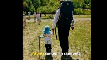 Imagini rare cu Nicușor Dan: o zi în natură cu copiii și partenera