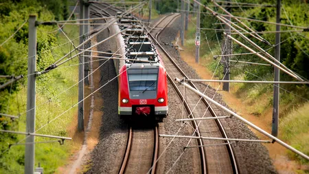Autoritatea pentru Reformă Feroviară a publicat anunţul pentru achiziţia a 20 de trenuri electrice de lung parcurs