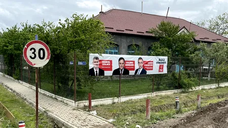 Un primar din Buzău și-a pus bannerul electoral pe gardul școlii