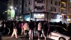 Teheranul, între artificii și doliu după moartea lui Ali Khamenei. „Trump tocmai a eliberat Iranul pentru iranieni”