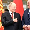 Ultimatumul lui Zelenski: Lukașenko se ascunde sub fustele lui Putin