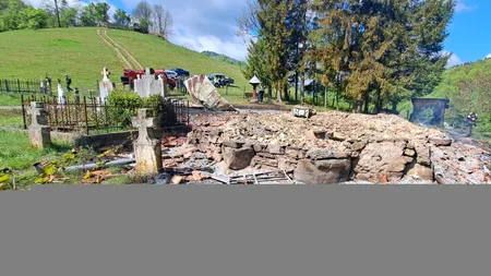 Tragedie în noaptea de Înviere! Biserica din 1878 s-a făcut scrum FOTO