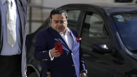 Câțiva nuntași au tras cu mitralierele în aer. La nuntă cânta Adrian Minune