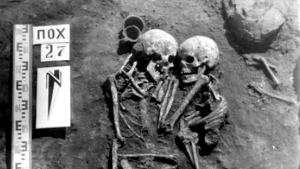 Dragoste de acum 3000 de ani! O femeie s-a îngropat de vie lângă iubitul ei